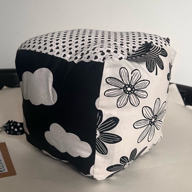 Baby's first kubus zwart-wit '1'